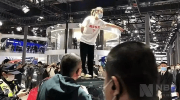 玖富配资 特斯拉车顶维权女车主二审败诉，被判赔偿17万，“该事件致特斯拉损失1.7亿元订单”